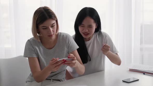 Phone Dependency Gaming Nerd Teen Girls Friends alt