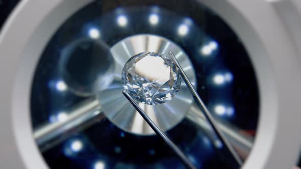 Big Diamond Under Magnifying Glass alt
