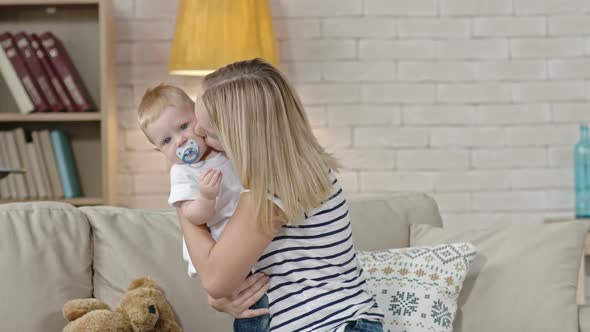 Young Mother Soothing Fussy Baby alt