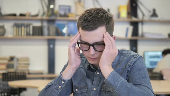 Headache Stressed Creative Man at Work alt