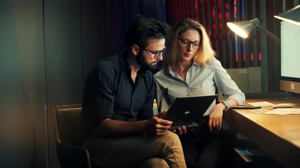 Project Staff On Corporate Teambuilding. Collaboration Partners Develop Application Platform. alt