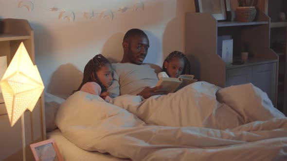 Reading Book to Kids in Bed alt