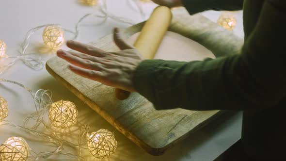 I Spread the Cream on the Square Baking Cakes alt