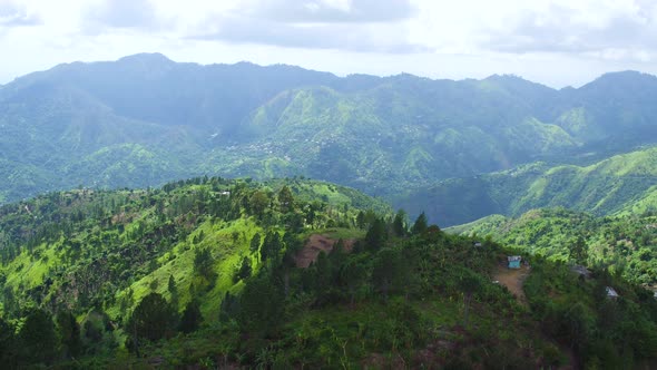 An aerial view of the Blue Mountains in Jamaica, looking towards Portland Parish and Saint Thomas pa alt