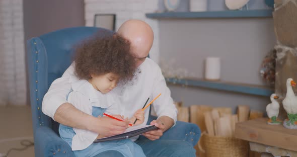 Happy family Father and daughter are painting at home Turkish family alt