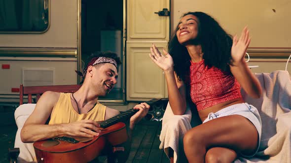 couple making a wanderlust travel. alt