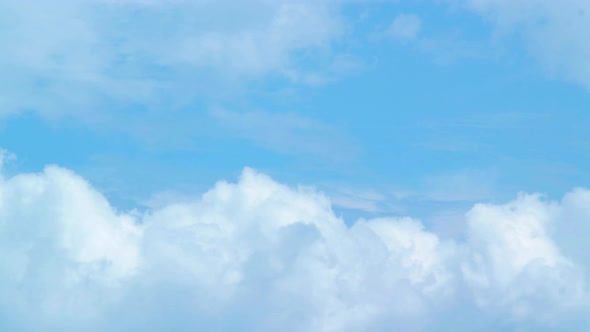 Time lapse of beautiful white fasting fluffy clouds and sky in sunny day, medium shot alt