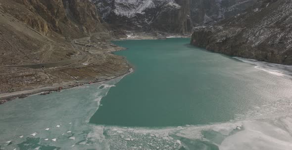Cinematic aerial shot of Ice on the surface of Attabad Lake , Hunza , Northern area of Pakistan duri alt