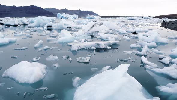 Jökulsárlón Glacier Lagoon in Iceland alt
