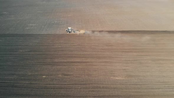 Tractor Processes Field alt