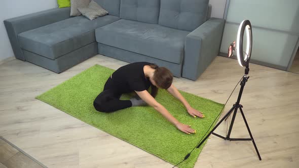 A beautiful athletic woman fitness blogger talks about her fitness workout. alt