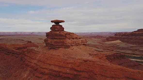 Mexican Hat Rock Formation In Utah alt