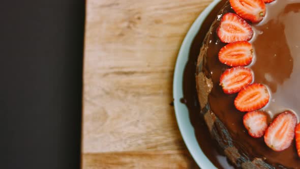 Chocolate Cake with Cacao Buttercream and Strawberries alt