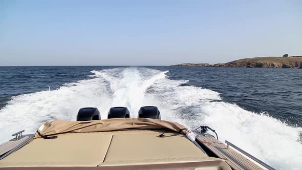 Speed Boat in the Sea alt