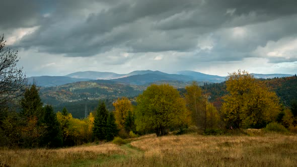 Autumn scenery in the mountains. alt
