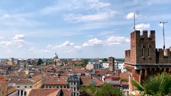 Udine Panorama Tilt Up alt