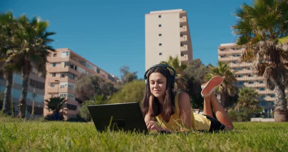 Young Beautiful Freelance Woman Working Outdoors in Park Speaking with Friend alt