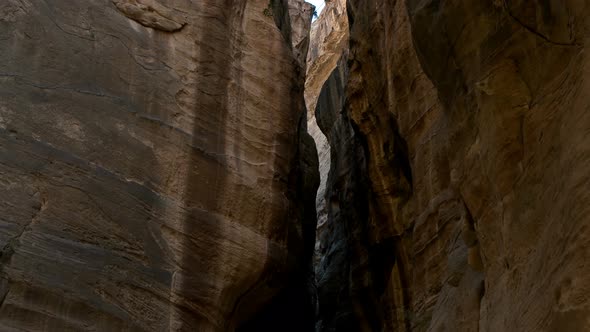 Canyon in Jordan, Camera Movement Along Winding Stone Walls Formed By Time in the Desert alt