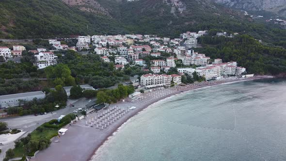 European Resorts with Beaches Located at the Foot of the Mountains