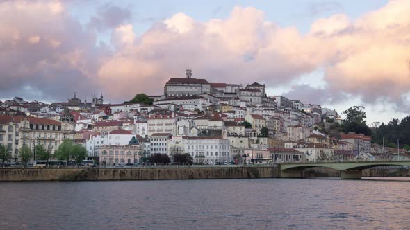 Timelapse of Coimbra at sunset, in Portugal alt