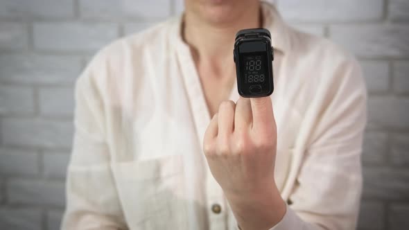 Happy Diagnosis with Pulseoximeter alt