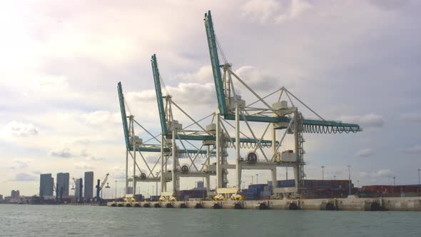 Cargo cranes in the port alt