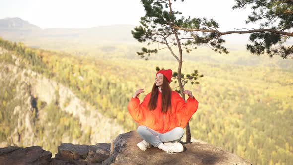 Free Happy Tourist Woman on Mountains , Enjoy the Beautiful Autumn alt