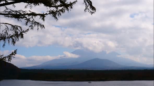 Beautiful nature in Kawaguchiko with Mountain Fuji in Japan alt