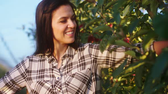 Charismatic with a Pretty Smile Farmer Woman in alt