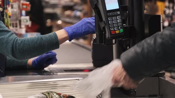 Payment Through the Terminal in the Store alt