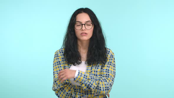 Disappointed Young Woman Shaking Head with Judgement Takeoff Glasses and Looking with Disapproval alt