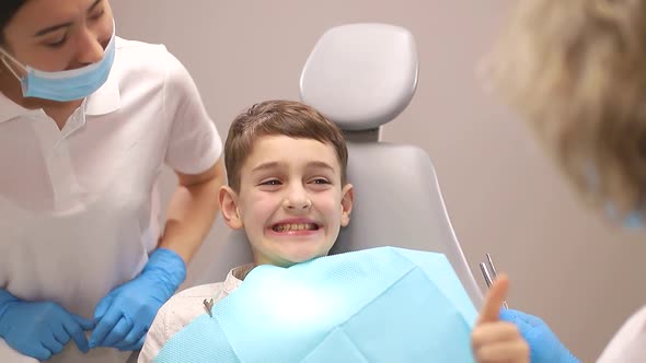 Little boy treats teeth, dentists examine a child's teeth, the concept of dentistry alt
