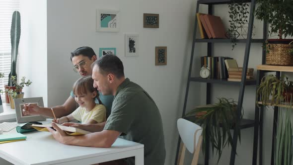 Helping Child With Homework Task alt