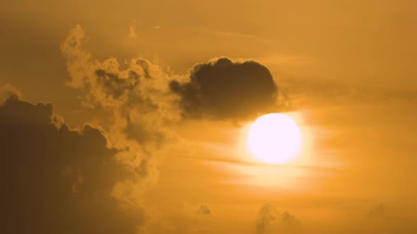 Bright Colorful Sunset Sky with Rays of Setting Sun and Vivid Dark Clouds alt