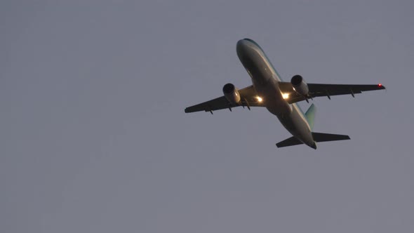 Passenger Plane is Gaining Altitude alt