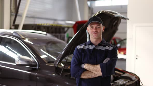 Portrait of a Mechanic Repairing in Uniform Standing Looking Camera alt