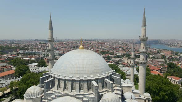Parallax of the dome and minarets of Istanbul's Blue Mosque alt
