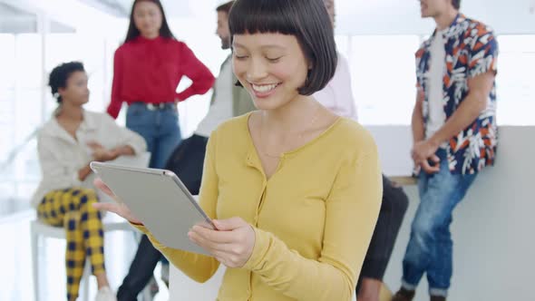 Creatives working in a modern office alt