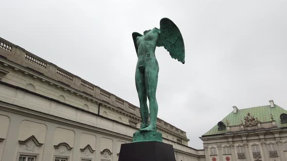 A sculpture "Ikaria" by Igor Mitoraj in front of the Copper-Roof Palace in Warsaw, Poland. alt