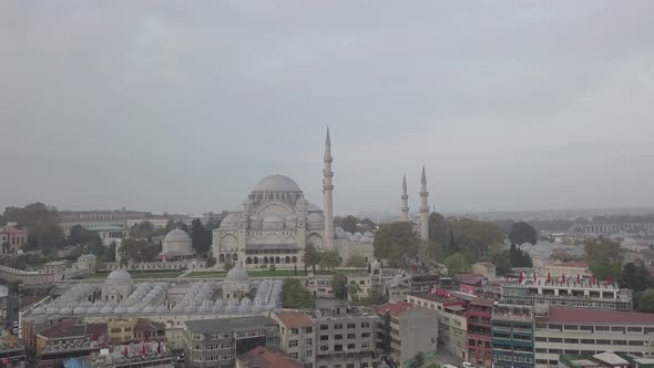 Aerial footage of Suleymaniye Mosque from a foggy day alt