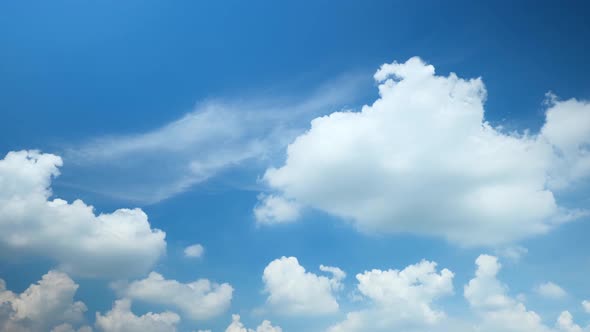 4K Time lapse of beautiful blue sky with clouds background, Blue sky with clouds and sun. alt