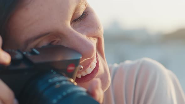 Lady Photographer alt