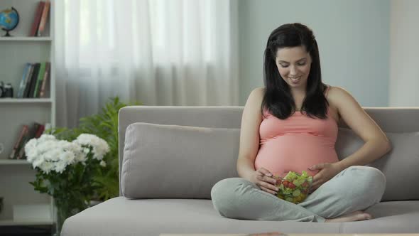 Quick With Child Woman Eating Salad Accustoming Future Child to Healthy Eating alt