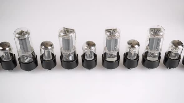 Old Vacuum Lamps For Circuit Solutions