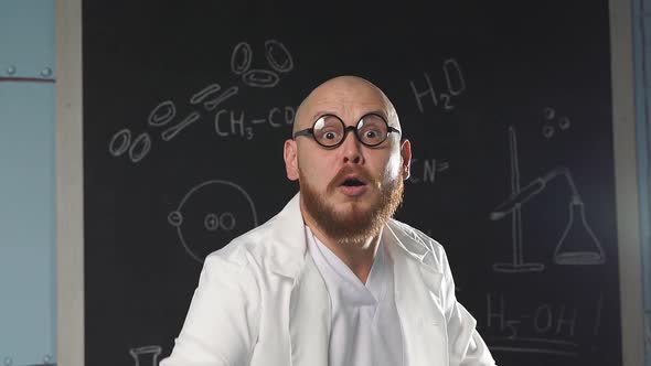 People Show Experiments with a Smoking Liquid a Crazy Chemist Uses Liquid Nitrogen alt