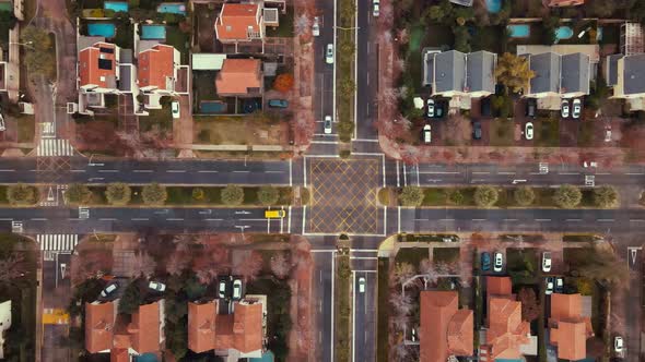 Timelapse of intersection in the suburbs on the middle of the quarantine-4K alt