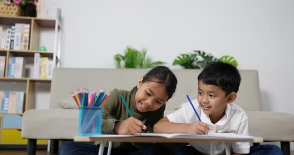 Asian sister and brother drawing alt