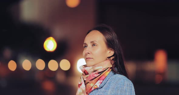 Beautiful Young Woman Walking in the Night City alt