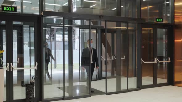 Business People Entering and Exiting the Company People are Wearing Mask alt