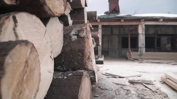 Wood lying on top of each other alt